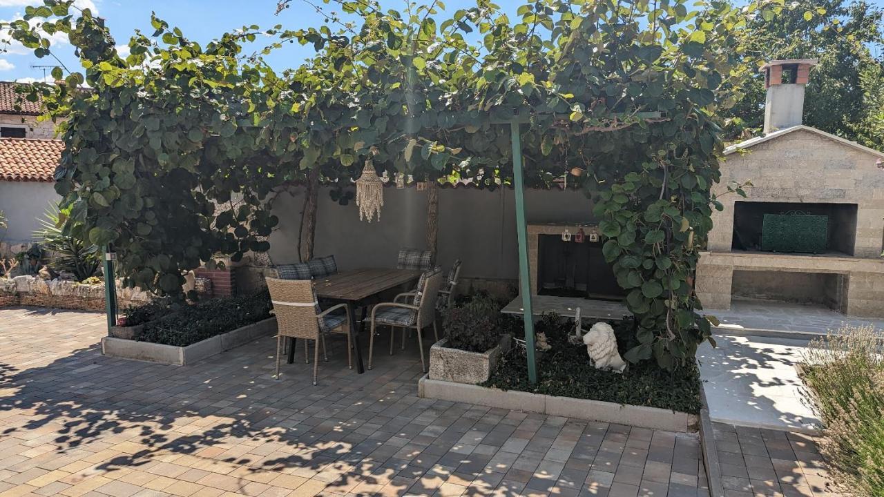 Kaštelir Apartman Aja מראה חיצוני תמונה